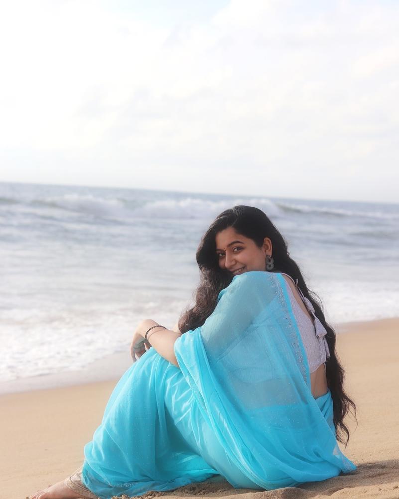 actress-sudha-hot-vibe-on-beach